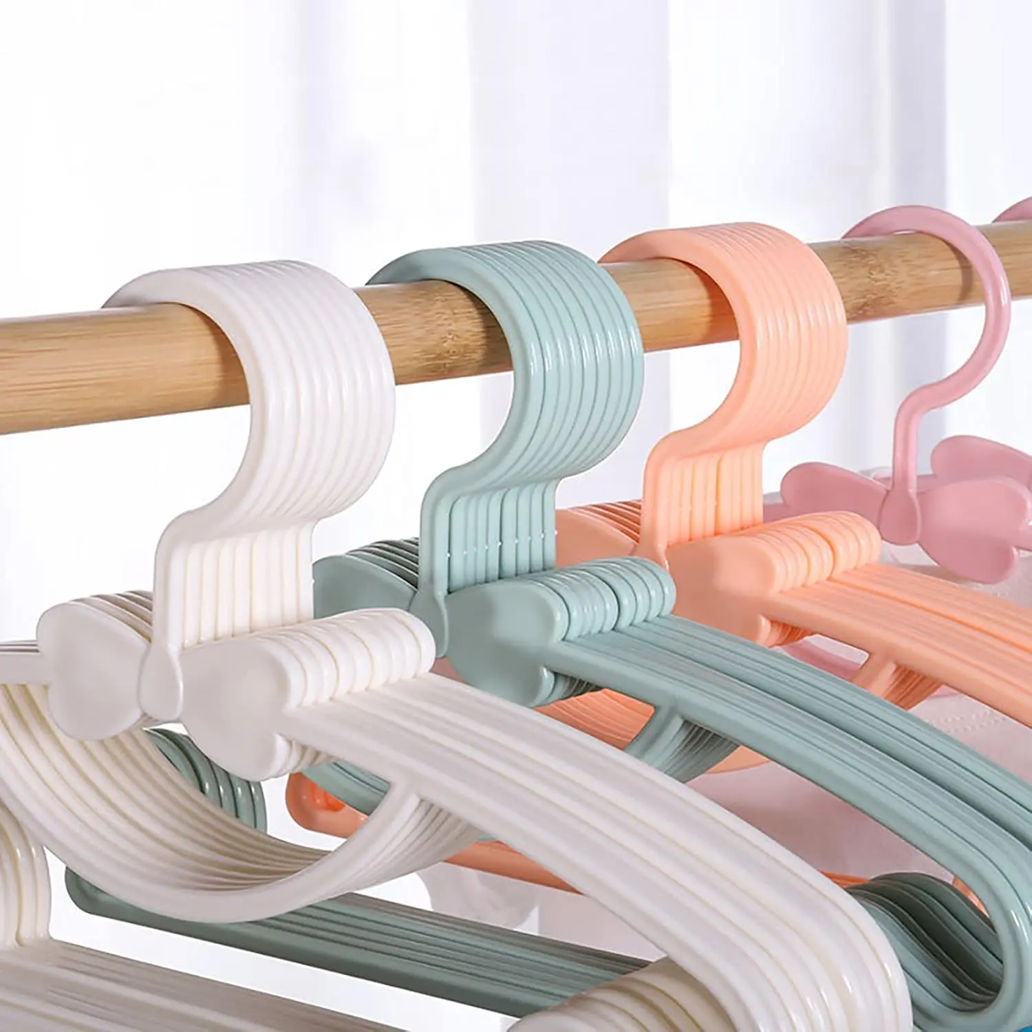 Appendiabiti in plastica per v - Baby Clothing Display recensione e prezzo